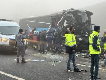 Zincirleme kazada 10 kişi öldü, 57 kişi yaralandı