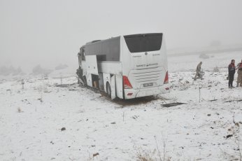 Kars’taki kazada ölen iki kişi Kocaeli’de toprağa verildi