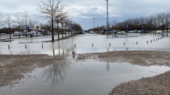 Deniz taştı, sahil bandı suyla doldu