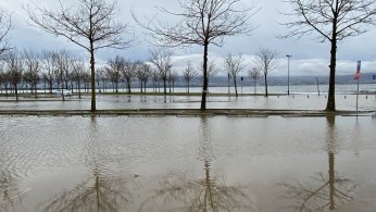 Deniz taştı, sahil bandı suyla doldu