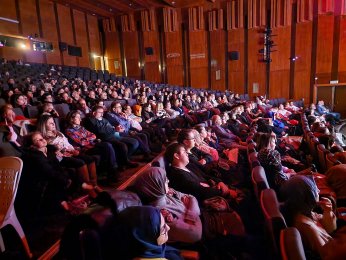Gölcüklü kadınlar Hatay için sahnede