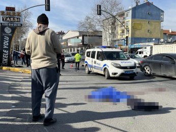 Motosikletin çarptığı yaya öldü, sürücü ağır yaralandı