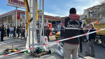 Motosikletin çarptığı yaya öldü, sürücü ağır yaralandı