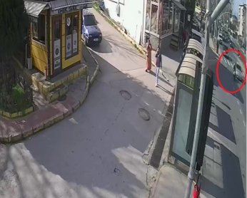 Motosikletin çarptığı yaya öldü, sürücü ağır yaralandı