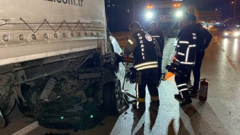 Otomobil tırın altına girdi: 1 ağır yaralı