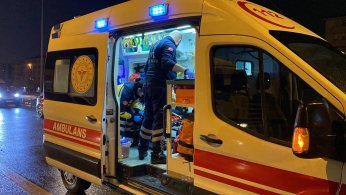 Otomobil bariyere ok gibi saplandı: 1 yaralı