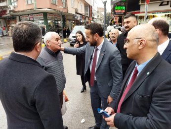 ‘Gölcük’ü yeniden ayağa kaldırmalıyız’