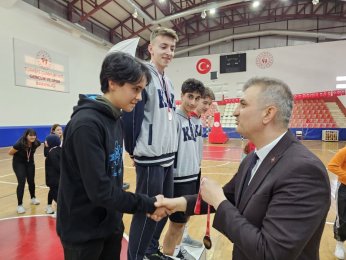 Oryantiring yarışları Gölcük'te yapıldı