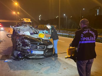 Otomobil tıra çarptı: 1 ölü, 2 yaralı