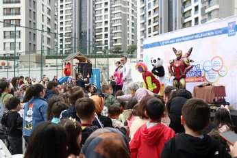 Büyükakın, çocukların Ramazan şenliğine katıldı