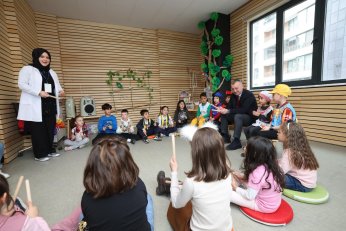 Büyükakın, çocukların Ramazan şenliğine katıldı