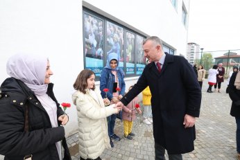 Büyükakın, çocukların Ramazan şenliğine katıldı