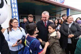 Büyükakın, çocukların Ramazan şenliğine katıldı