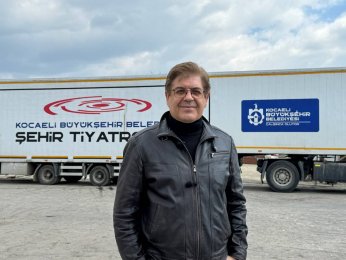 Tır Tiyatrosu, köylerde gölge oyunu sergiliyor