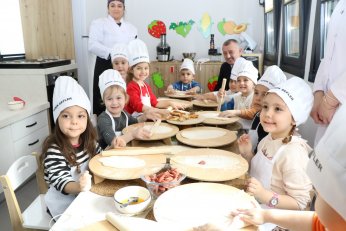 Büyükakın, Lokomotif Köy’de çocuklarla buluştu