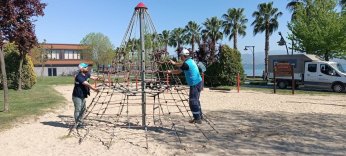 Büyükşehir, çocuk parklarını bakıma aldı