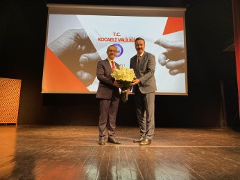 ‘Bir çocuğumuzun elinden lütfen tutun’