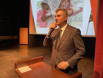 ‘Bir çocuğumuzun elinden lütfen tutun’