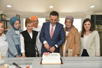 Geleceğin pastacıları sertifikalarını aldı