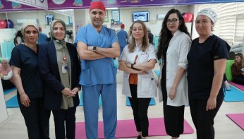 Babalar eşleriyle doğuma hazırlanıyor