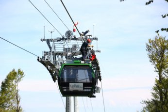 İtfaiyeden teleferikte nefes kesen tatbikat