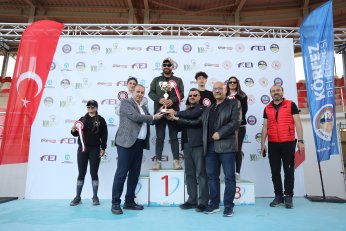 Tarihi İpekyolu’nda nefes kesen yarış