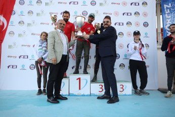 Tarihi İpekyolu’nda nefes kesen yarış