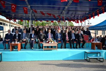 Özel gereksinimli gençler bir günlüğüne asker oldu