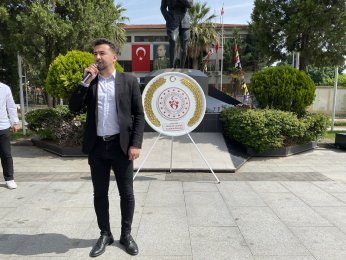 CHP Gölcük’ten çelenk sunumu