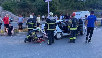 Otomobil ile taksi çarpıştı: 4 yaralı