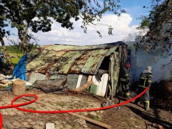 300 balya saman küle döndü