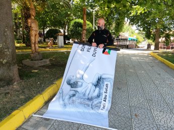 24 metre derinlikte Türk ve Filistin bayrağı açtı