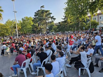 Gölcük’te milli heyecan Anıtpark’ta yaşandı