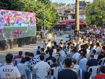 Gölcük’te milli heyecan Anıtpark’ta yaşandı
