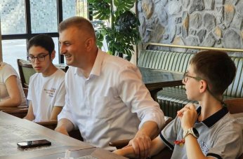 Başkan Sezer, LGS birincileri ile buluştu