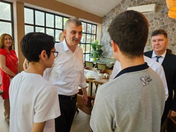 Başkan Sezer, LGS birincileri ile buluştu