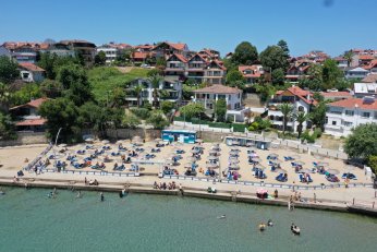 Mavi Bayraklı plajda denize girme keyfi