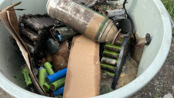 Bataryalardan çıkan yangın korkuttu