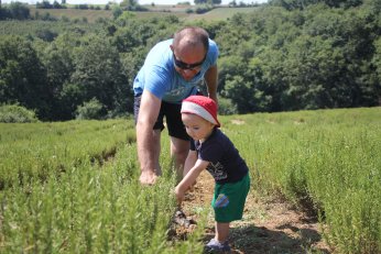 Çocukları ve torunlarına toprak sevgisi aşıladı