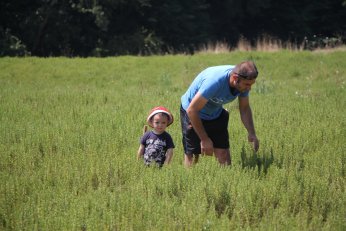 Çocukları ve torunlarına toprak sevgisi aşıladı