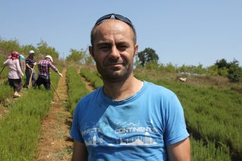 Çocukları ve torunlarına toprak sevgisi aşıladı