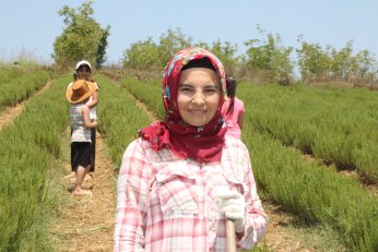 Çocukları ve torunlarına toprak sevgisi aşıladı