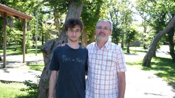 Büyükakın’dan başarılı öğrencilere tatil jesti