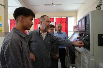 Öğrenciler üreterek  meslek öğreniyor