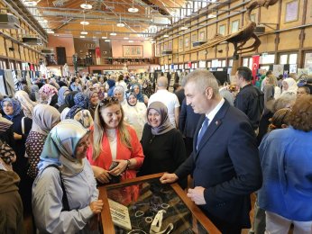 GÖLMEK sergisi Kervansaray’da açıldı