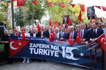 Binlerce Kocaelili bayraklarla yürüdü