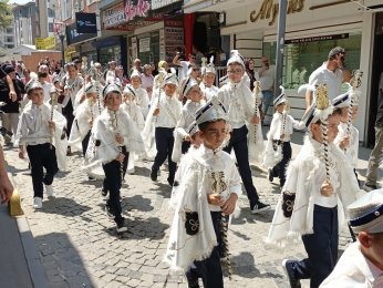 Gölcük’te sünnet şöleni coşkusu