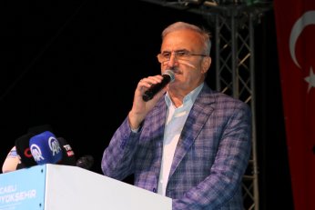 Deprem şehitleri dualarla anıldı