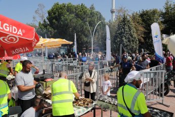 Festivalde 8 bin balık-ekmek ikramı