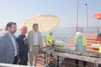 Festivalde 8 bin balık-ekmek ikramı